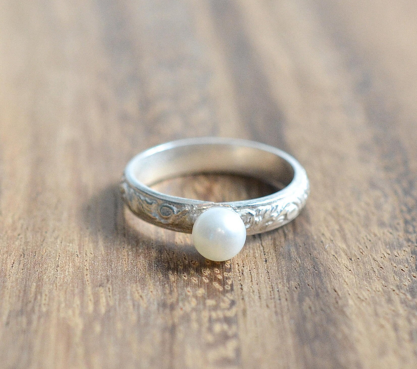 Freshwater Pearl Sterling Silver Ring // Sterling Silver Pattern Natural White Pearl Ring // June Birthstone Ring // Gift for Her Pearl Ring