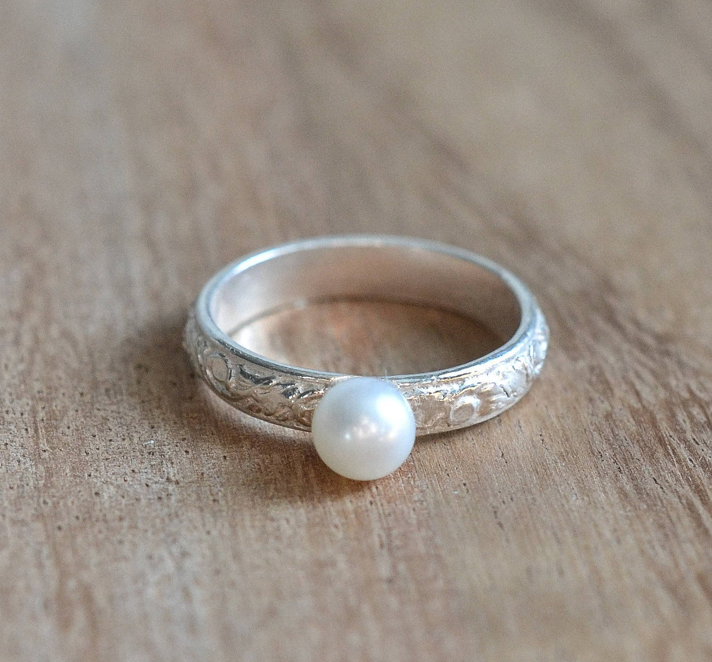 Freshwater Pearl Sterling Silver Ring // Sterling Silver Pattern Natural White Pearl Ring // June Birthstone Ring // Gift for Her Pearl Ring